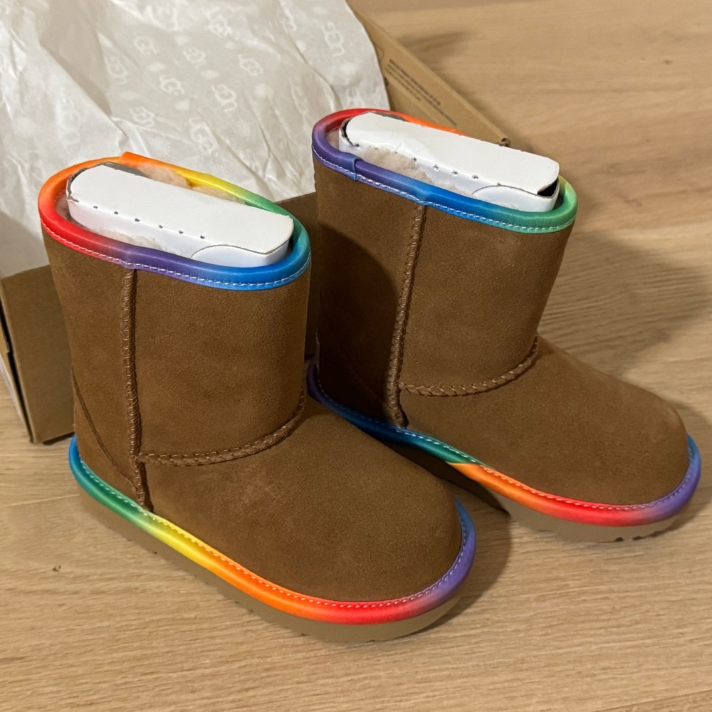 NEW in Box Toddler Kids Uggs Short II Rainbow Boots Size 9